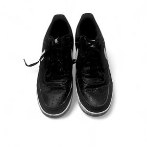 11.5 Black and white Nike men's thrifted trainers